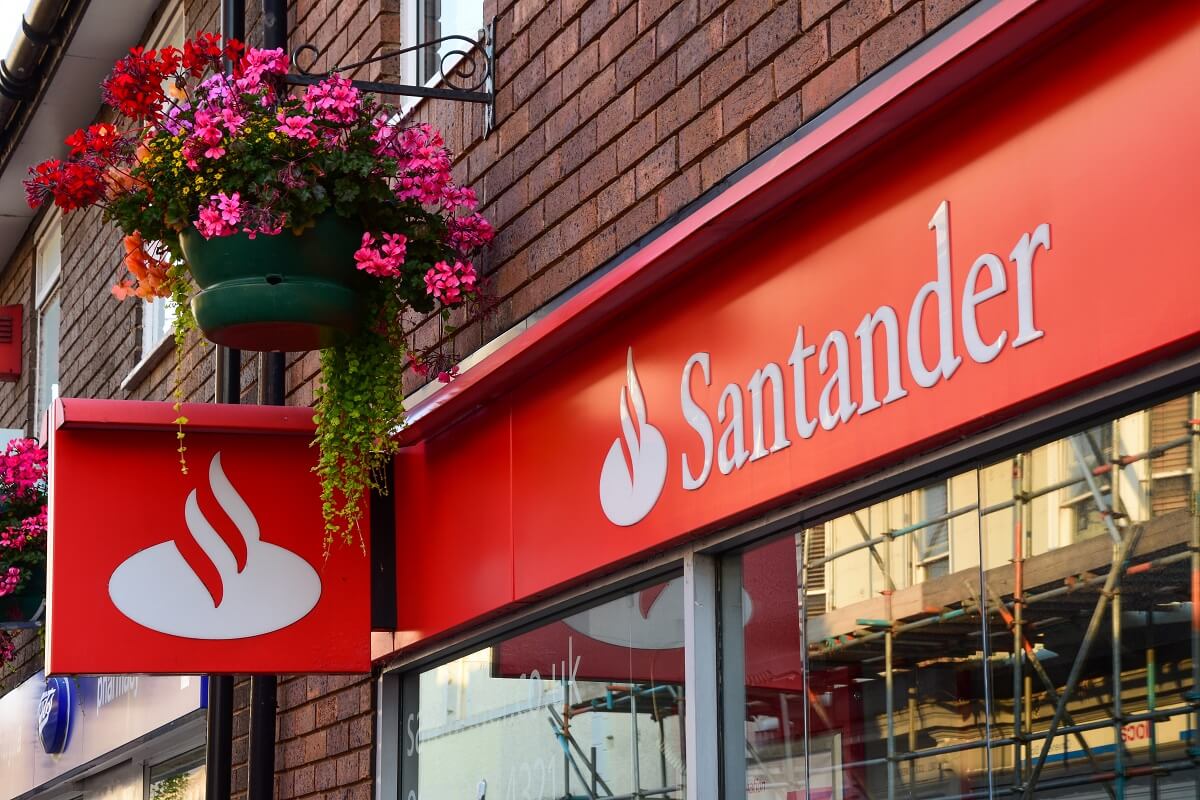 UK Santander to Block Payments to Exchanges, BTC 50K Silk Road Guilty Plea, Ledger Live & Solana Mobile Stack Integration