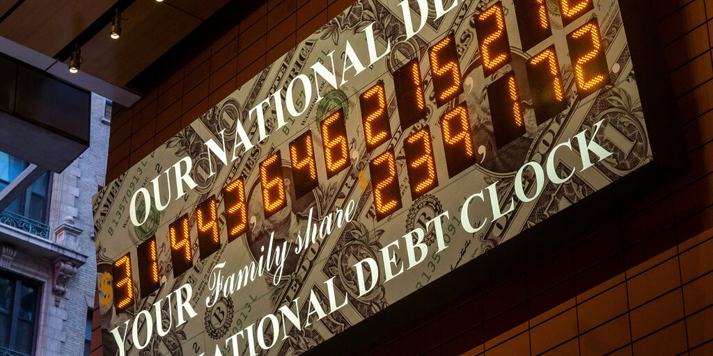 U.S. Government Debt Grows by $275 Billion in One Day