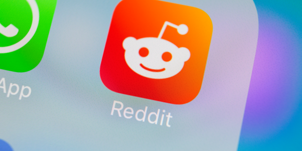 Moons Surge Double-Digits as Reddit Renounces Contract, Burns 98,000 Tokens